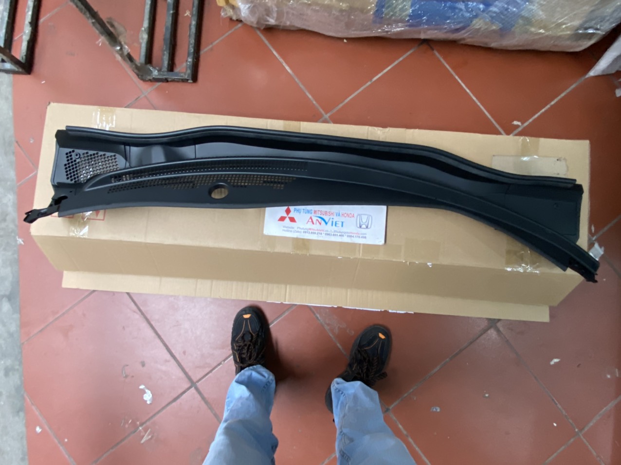 Nhựa máng nước chân kính chắn gió xe Honda CVR 2013-2017